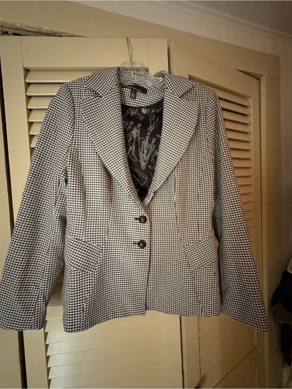 White House Black Market Black & White Houndstooth Blazer